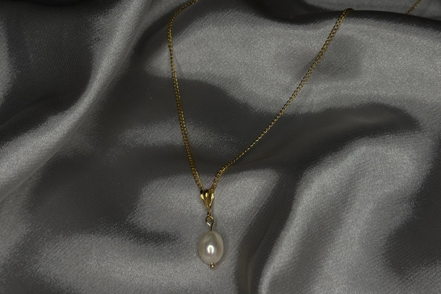 The Drop Pearl Necklace