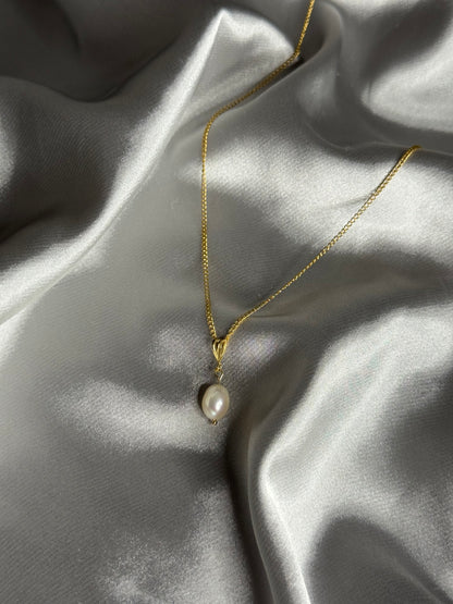 The Drop Pearl Necklace