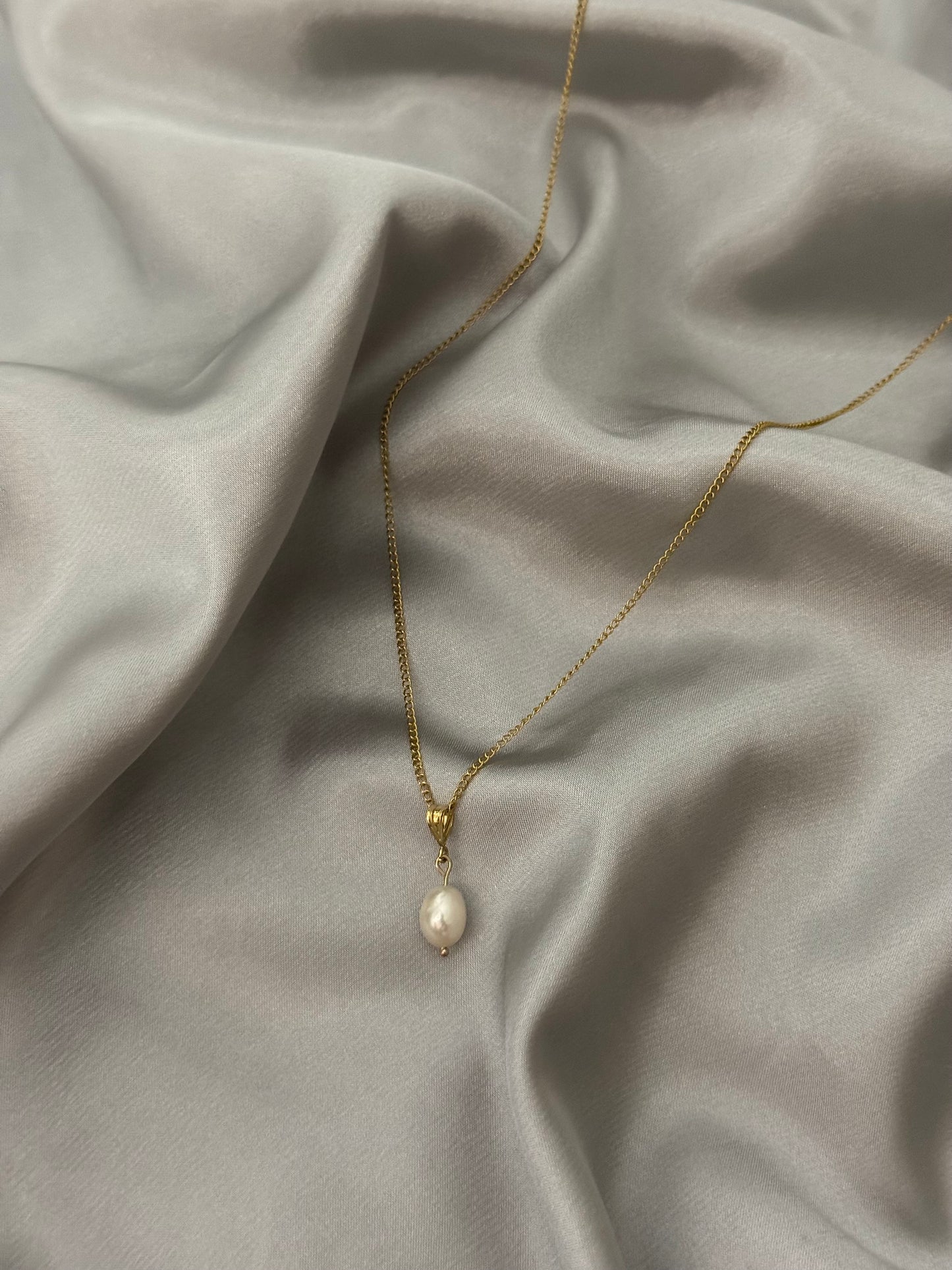 The Drop Pearl Necklace